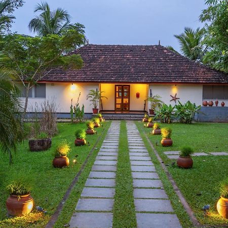 Baymaas Lake House Kochi Екстер'єр фото