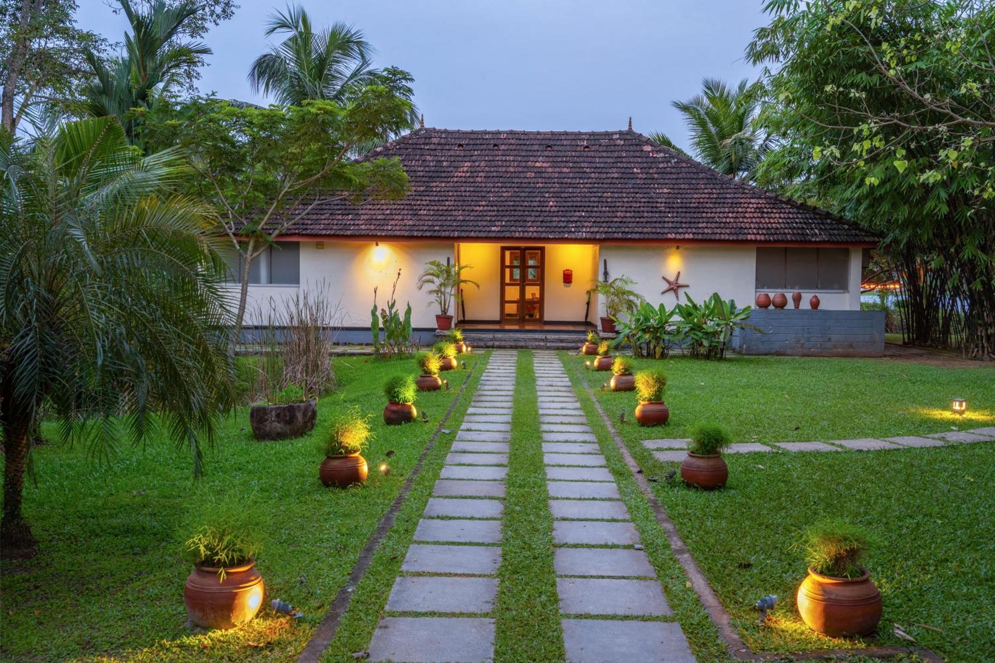 Baymaas Lake House Kochi Екстер'єр фото