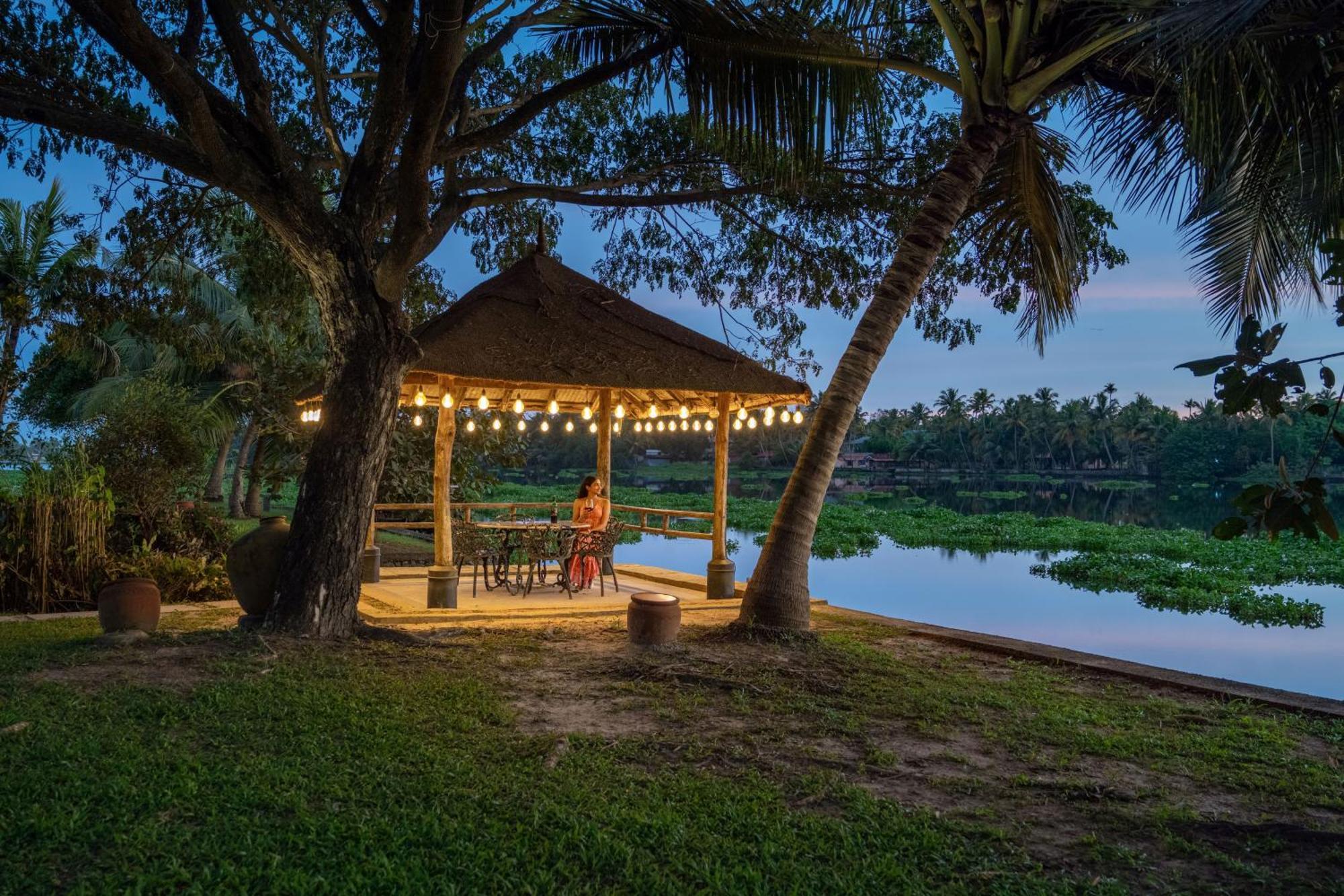 Baymaas Lake House Kochi Екстер'єр фото