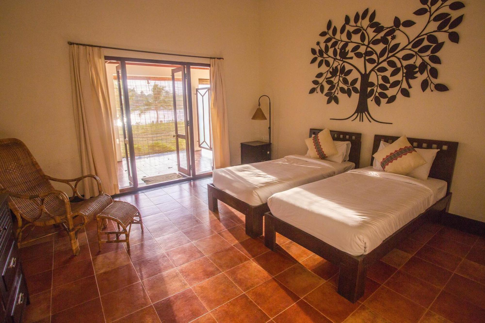 Baymaas Lake House Kochi Екстер'єр фото