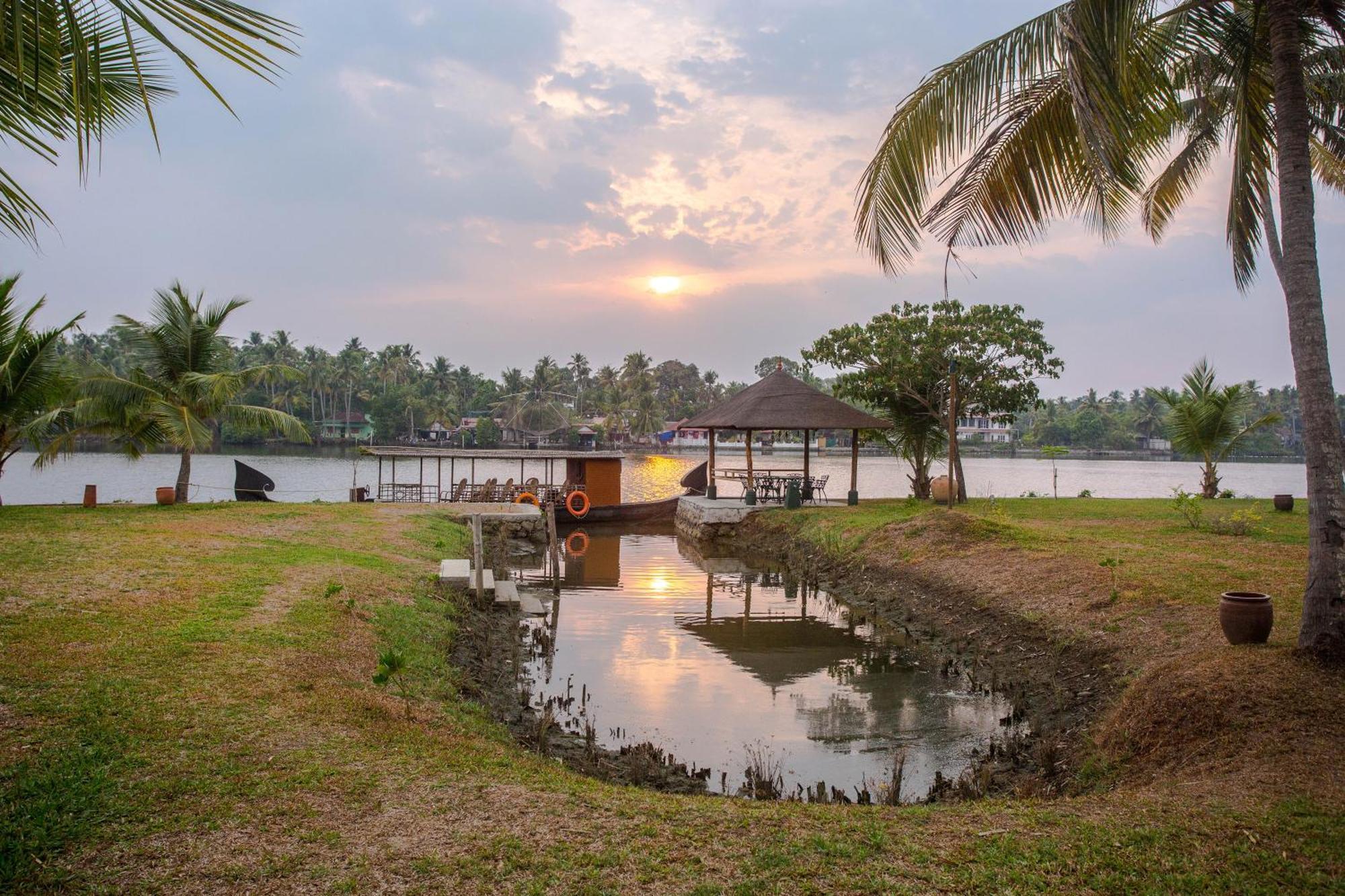 Baymaas Lake House Kochi Екстер'єр фото